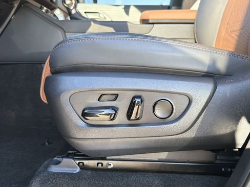 Used 2024 Lexus GX 550 w/ Accessory Package (Z1) image 25