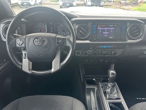 Used 2016 Toyota Tacoma TRD Sport w/ Premium & Technology Package AWD/4WD image 15