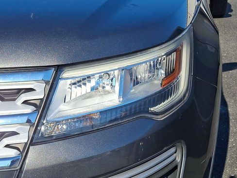 Used 2018 Ford Explorer XLT image 14