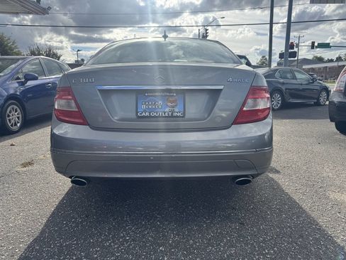 Used 2010 Mercedes-Benz C 300 4MATIC Sedan image 3