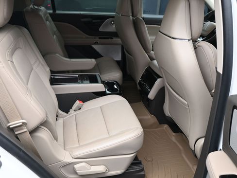 Used 2022 Lincoln Aviator Reserve w/ Equipment Group 201A image 10