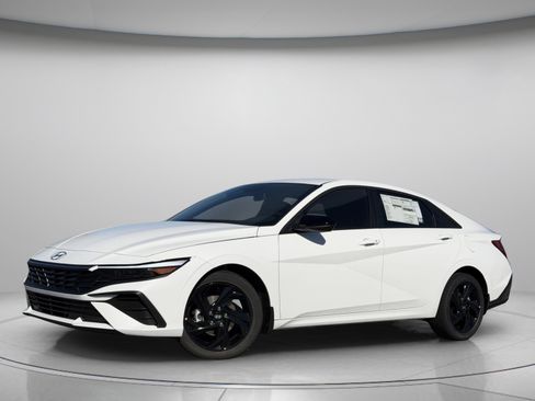 Used 2026 Hyundai Elantra Sport FWD image 2