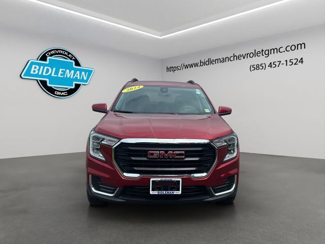 Used 2024 GMC Terrain SLE w/ Driver Convenience Package AWD/4WD image 2
