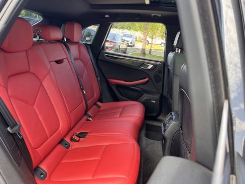 Used 2019 Porsche Macan AWD/4WD image 30