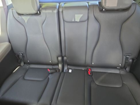 New 2026 Kia Carnival FWD image 17