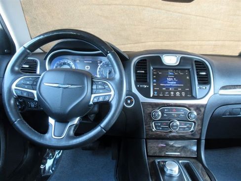 Used 2015 Chrysler 300 C w/ Light Group image 17