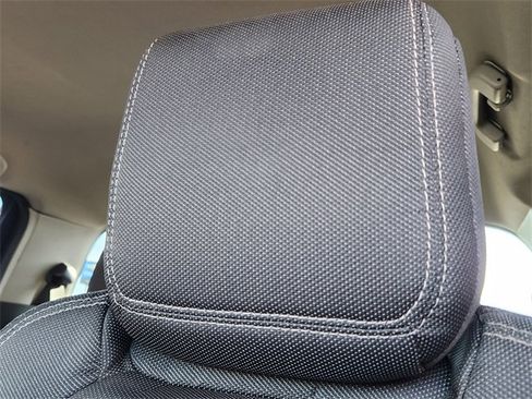 Used 2024 Nissan Frontier SV image 17