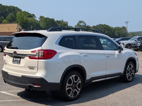 Used 2023 Subaru Ascent Limited AWD/4WD image 9