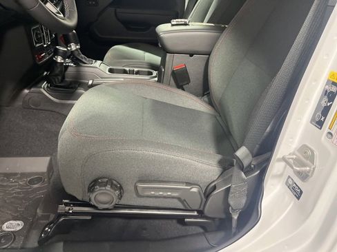 New 2025 Jeep Gladiator Rubicon w/ Convenience Group image 7