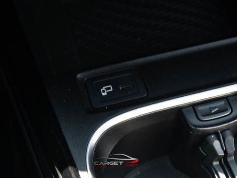 Used 2020 Mercedes-Benz CLA 250 w/ Premium Package image 36