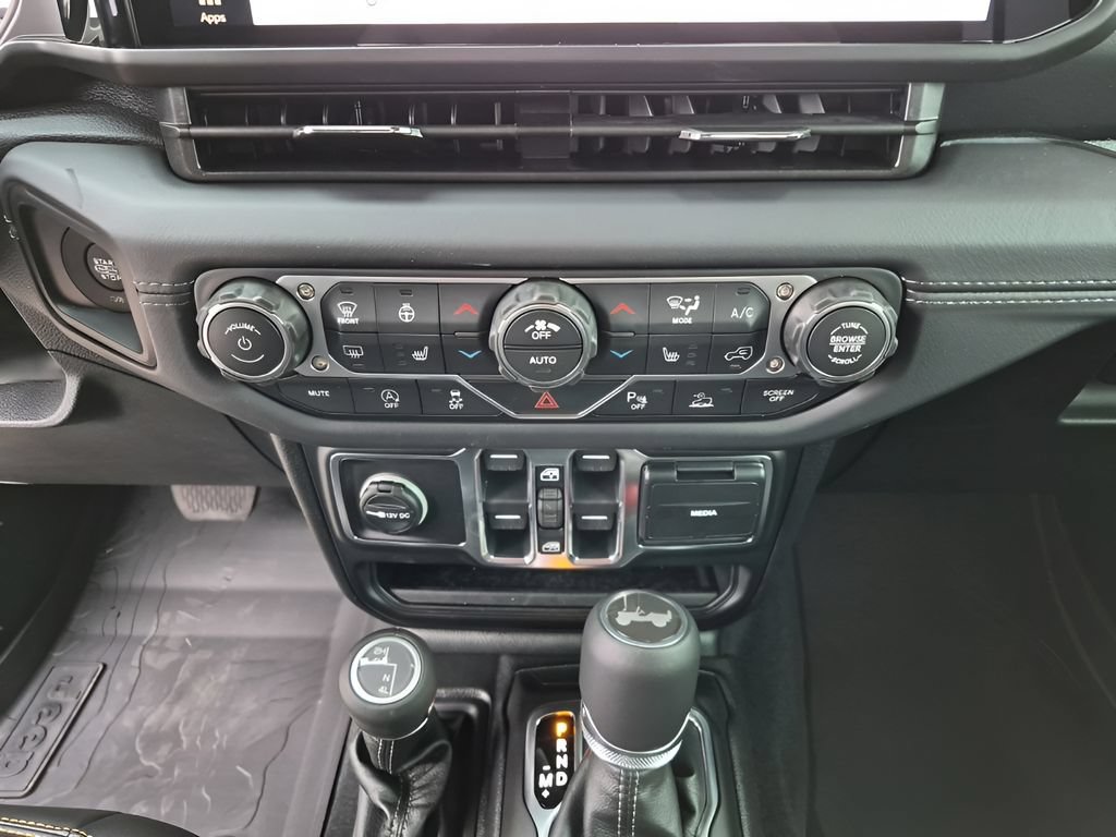 New 2026 Jeep Wrangler Unlimited Sahara AWD/4WD image 39