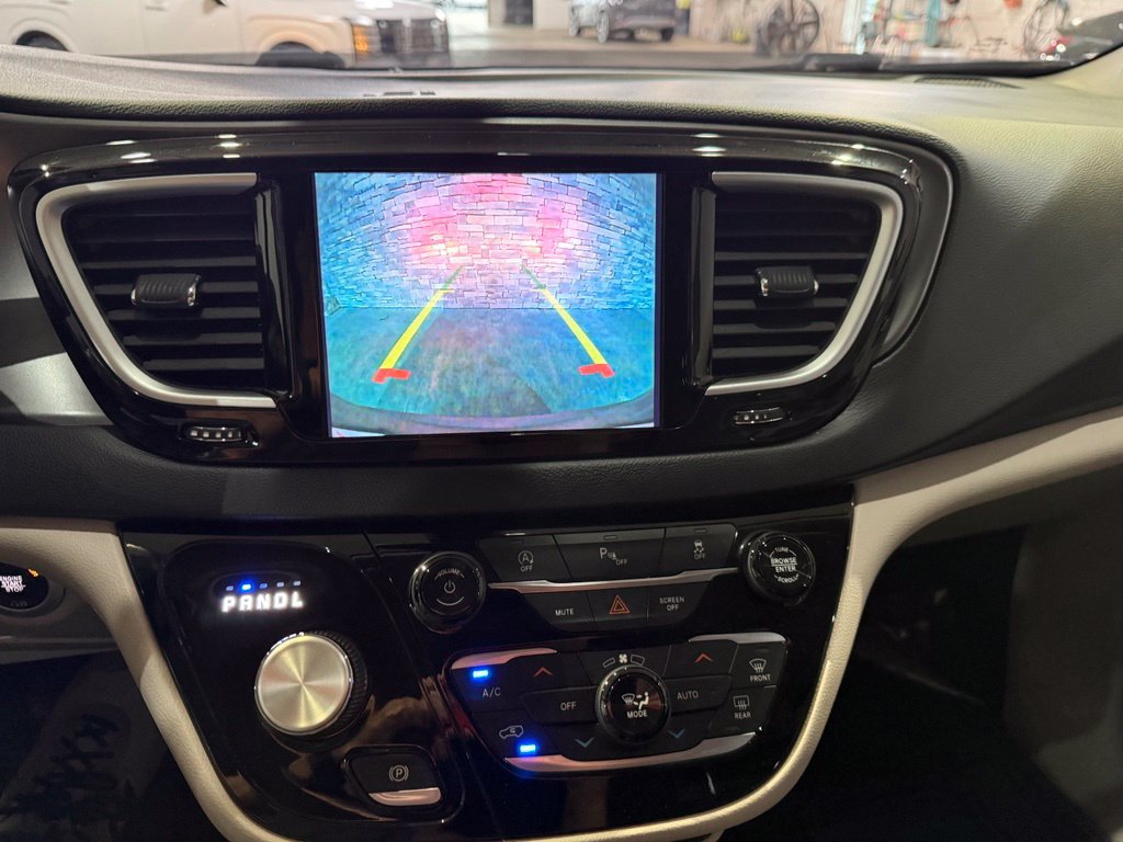 Used 2020 Chrysler Pacifica Touring-L Plus FWD image 9