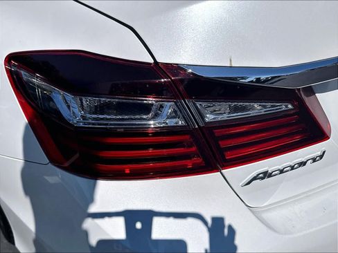 Used 2017 Honda Accord EX-L image 23