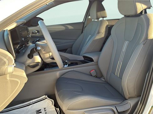 Used 2025 Hyundai Elantra Sport FWD image 22