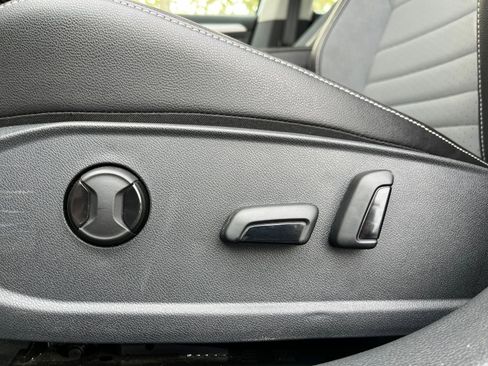 Used 2025 Volkswagen Jetta SE image 24