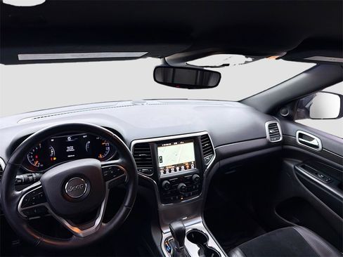 Used 2018 Jeep Grand Cherokee Laredo image 22