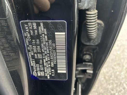 Used 2023 Hyundai Elantra SE w/ Cargo Package image 32