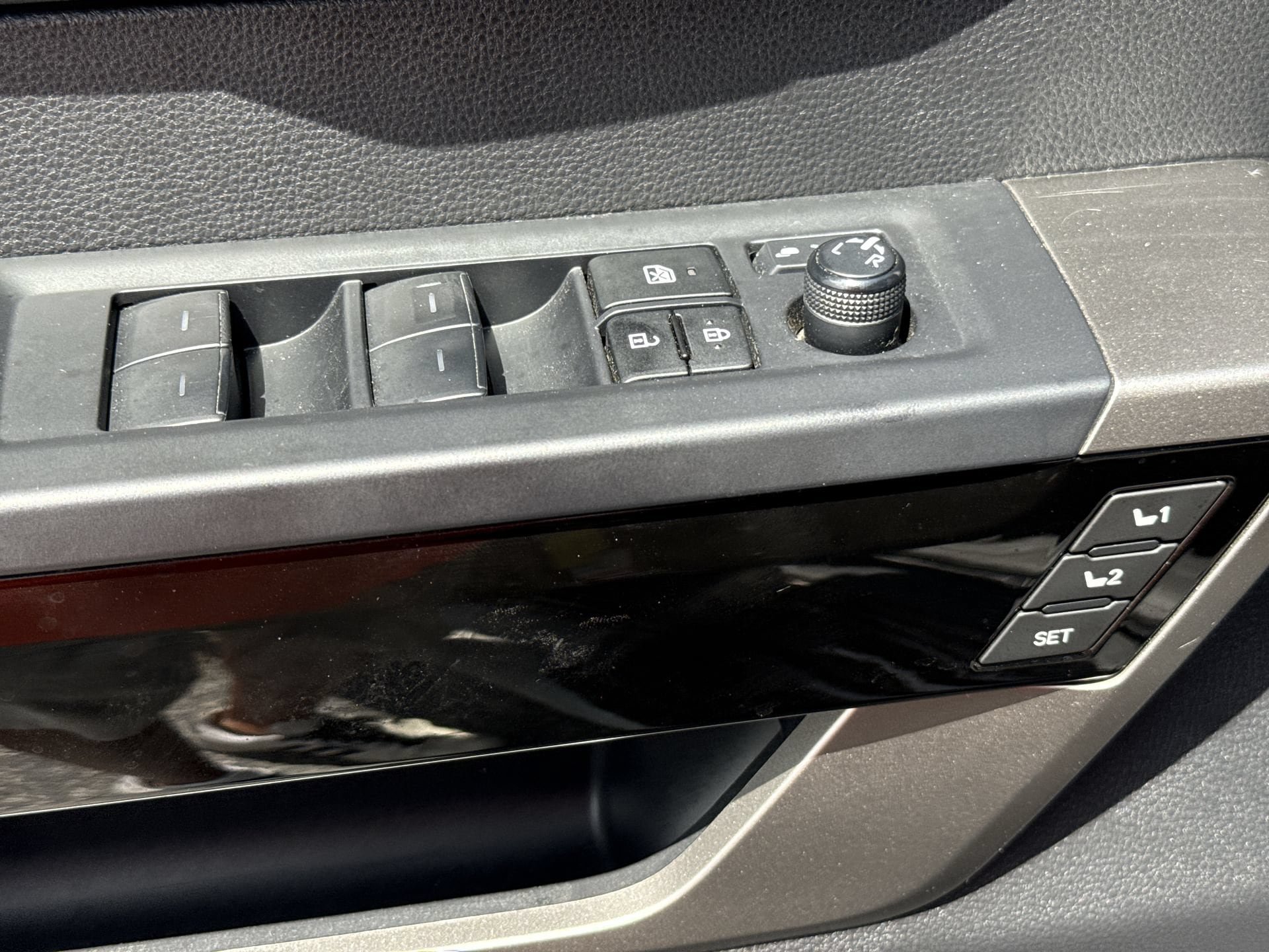 Used 2023 Toyota Tundra Limited w/ Power Package AWD/4WD image 15
