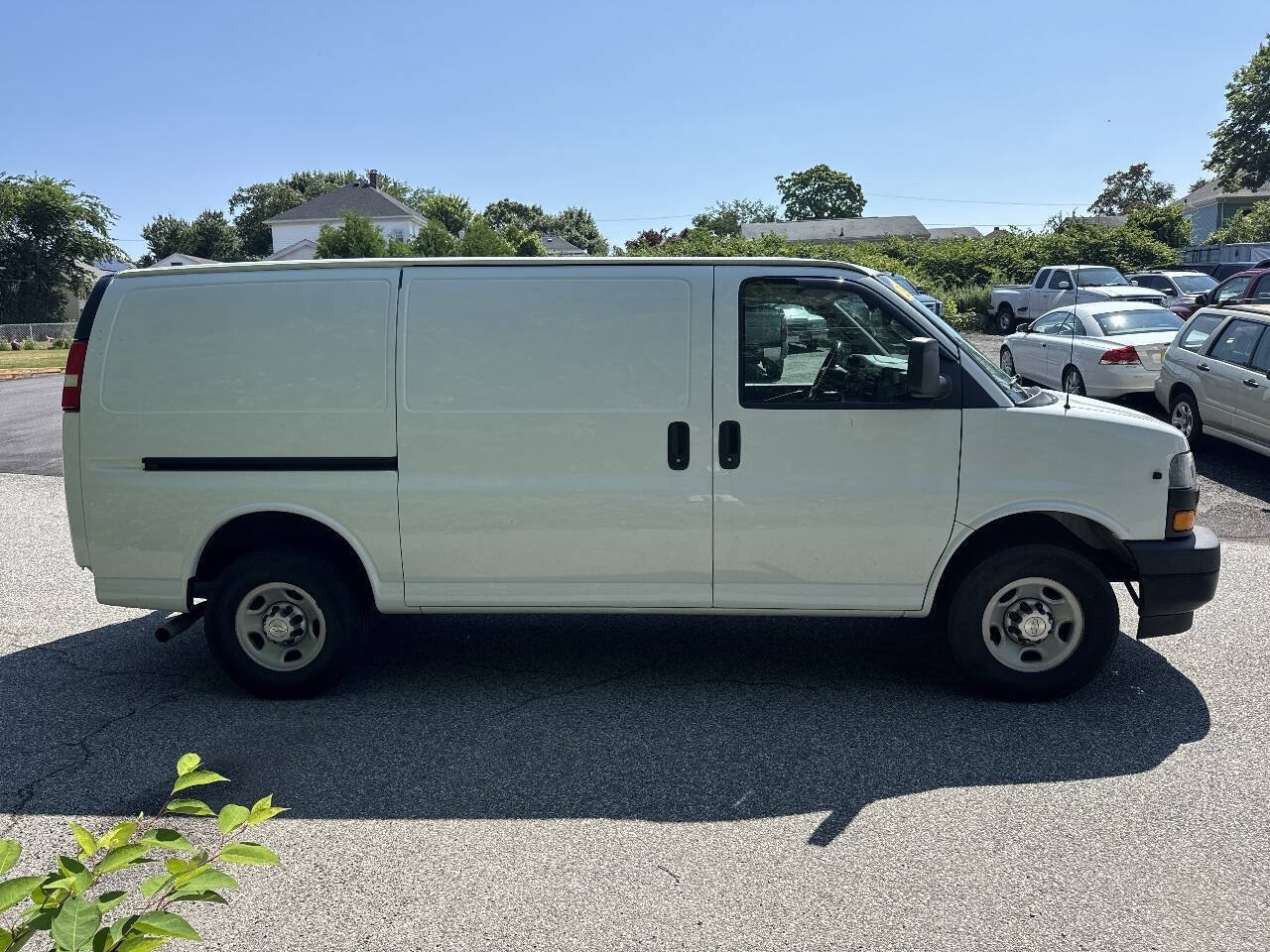 Used 2019 Chevrolet Express 3500 w/ Driver Convenience Package RWD image 9