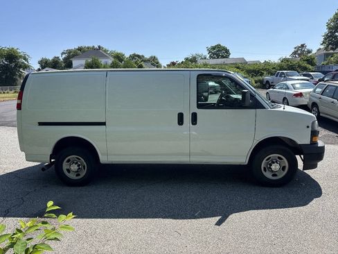 Used 2019 Chevrolet Express 3500 w/ Driver Convenience Package RWD image 9