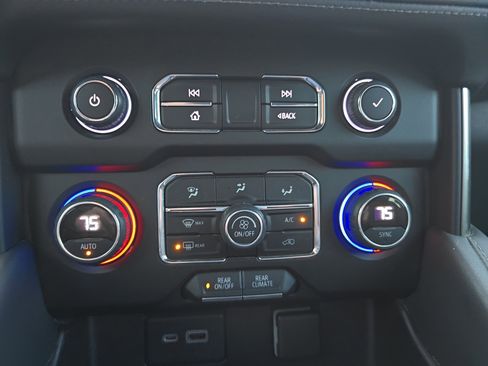 Used 2022 Chevrolet Suburban LS image 29