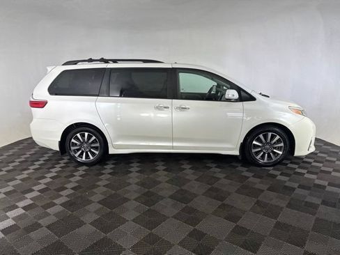 Used 2019 Toyota Sienna Limited Premium FWD image 6