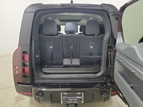 Used 2024 Land Rover Defender 130 X-Dynamic SE AWD/4WD image 9