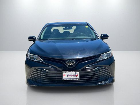 Used 2018 Toyota Camry LE FWD image 2