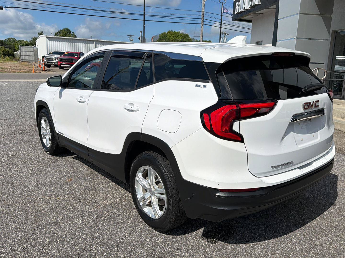 Used 2021 GMC Terrain SLE w/ LPO, Floor Liner Package FWD image 12
