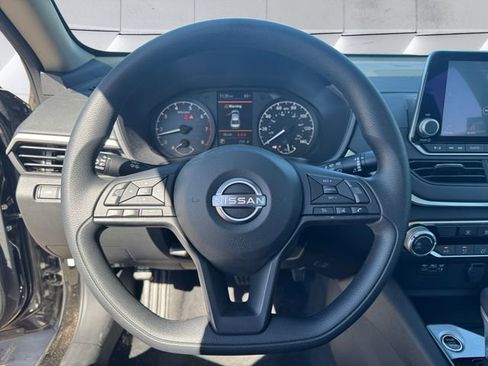 Used 2025 Nissan Altima 2.5 S image 9