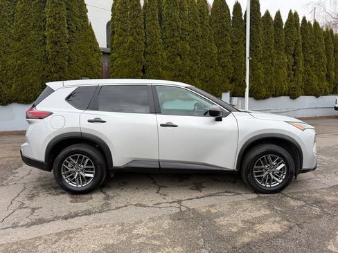Used 2024 Nissan Rogue S image 10