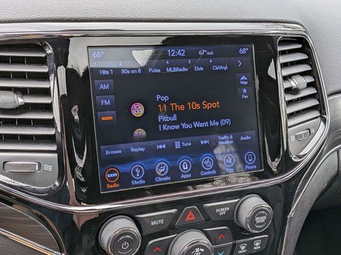 Used 2019 Jeep Grand Cherokee Limited image 19