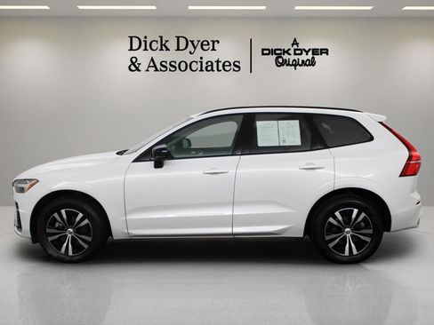 Certified 2025 Volvo XC60 B5 Core image 9