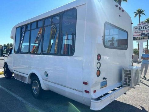 Used 2006 Ford E-350 and Econoline 350 Super Duty RWD image 15