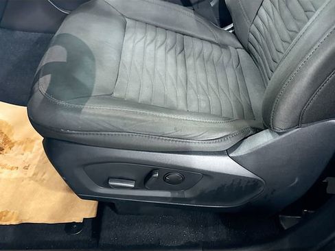 Used 2021 Ford Explorer XLT image 19