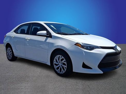 Used 2018 Toyota Corolla LE FWD image 3