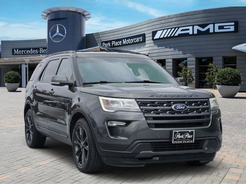 Used 2019 Ford Explorer XLT w/ Equipment Group 202A image 2