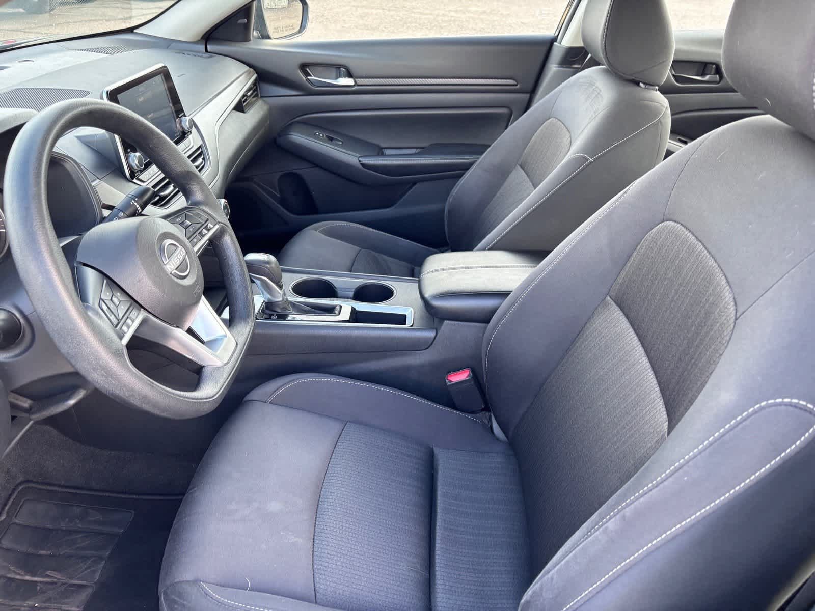 Used 2025 Nissan Altima 2.5 SV FWD image 12