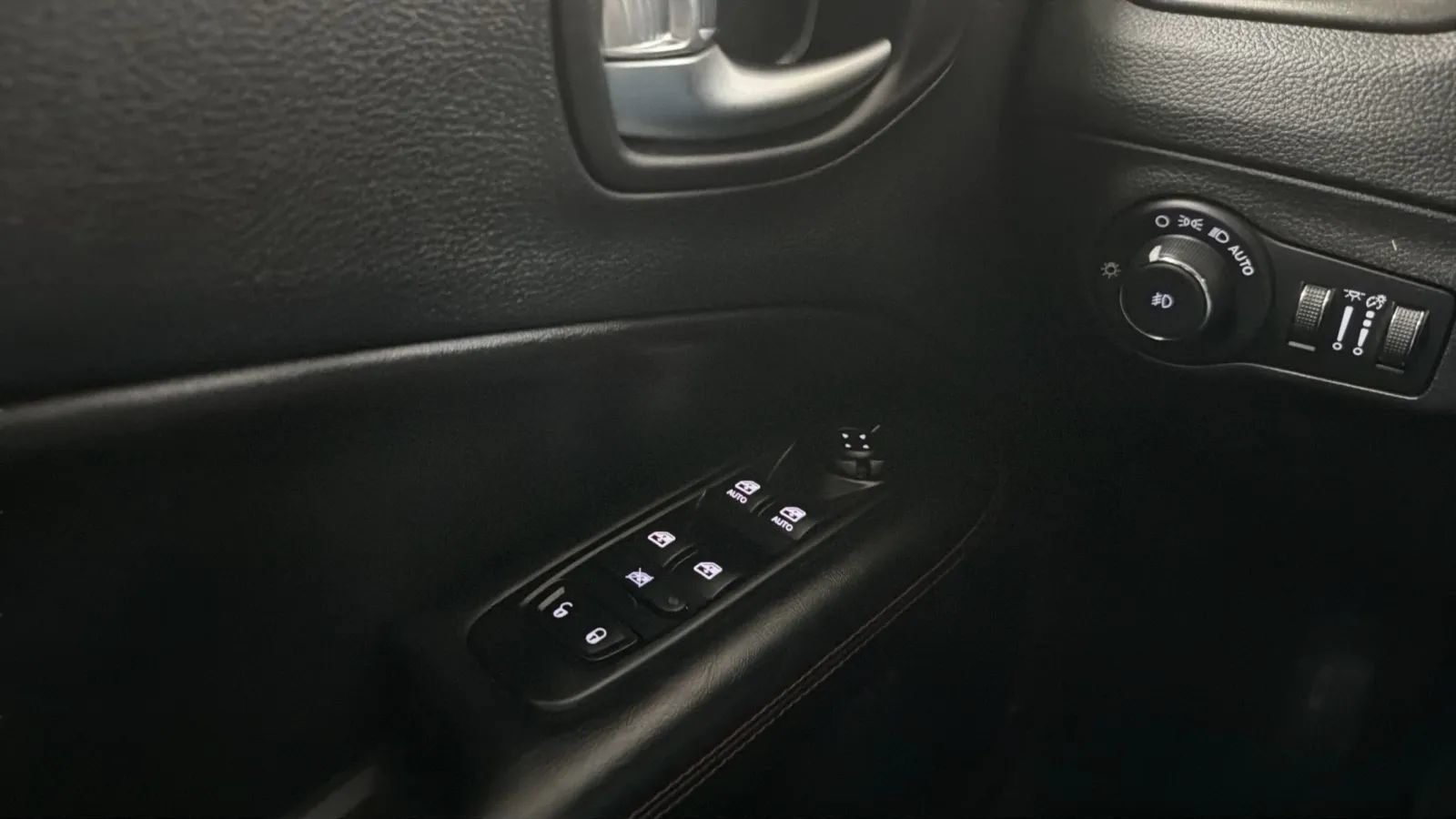 Used 2019 Jeep Compass Trailhawk AWD/4WD image 15