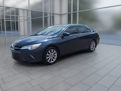 Used 2016 Toyota Camry XLE w/ Moonroof Package FWD image 4