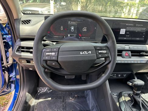 Used 2025 Kia K4 FWD image 29