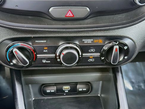 Used 2023 Kia Soul LX w/ LX Technology Package FWD image 32
