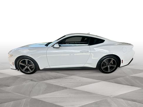Used 2025 Ford Mustang Coupe RWD image 5