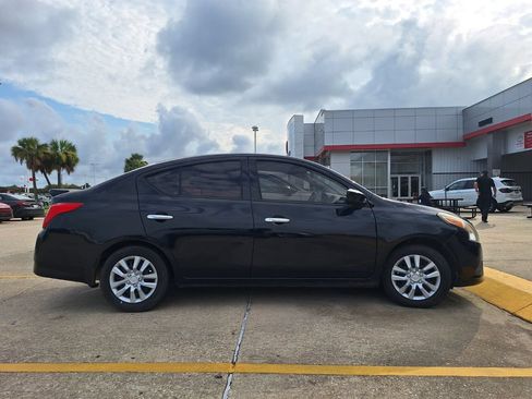Used 2016 Nissan Versa SV FWD image 4