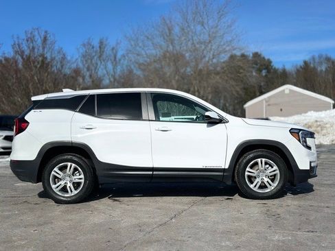 Used 2024 GMC Terrain SLE image 7