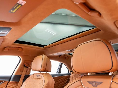 Used 2023 Bentley Flying Spur W12 image 66