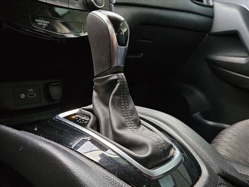 Used 2019 Nissan Rogue S FWD image 11