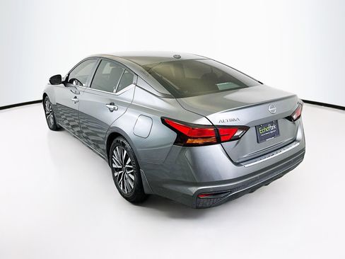 Used 2023 Nissan Altima 2.5 SV FWD image 5