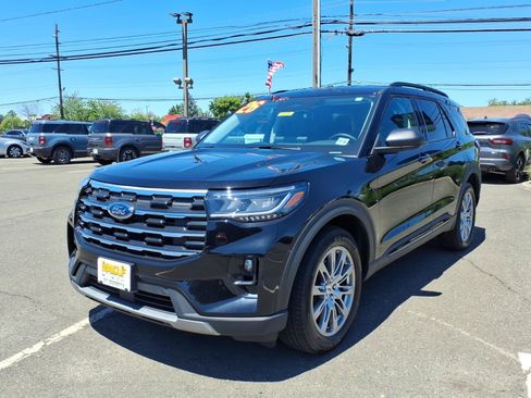 Used 2026 Ford Explorer Active w/ Active Comfort Package AWD/4WD image 3