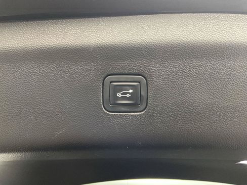 Used 2018 Buick Enclave Premium w/ Trailering Package AWD/4WD image 32